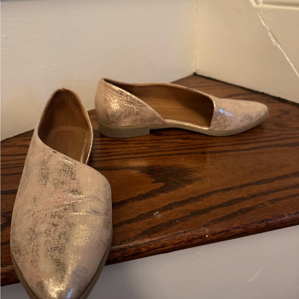 Bueno Women's Light Pink Shimmering Flats - Picture 2 of 9